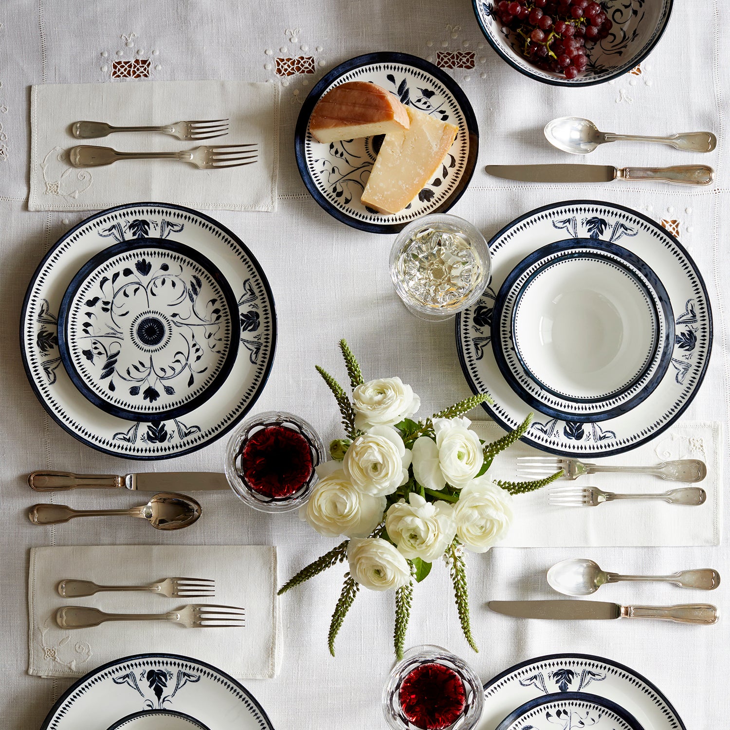 Bruges Porcelain, 16-Piece Dinnerware Set