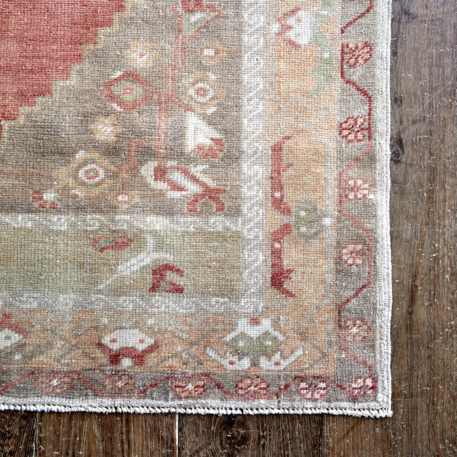 Vintage 1960's Anatolian rug - 3'9" X 7'7" - Image 2