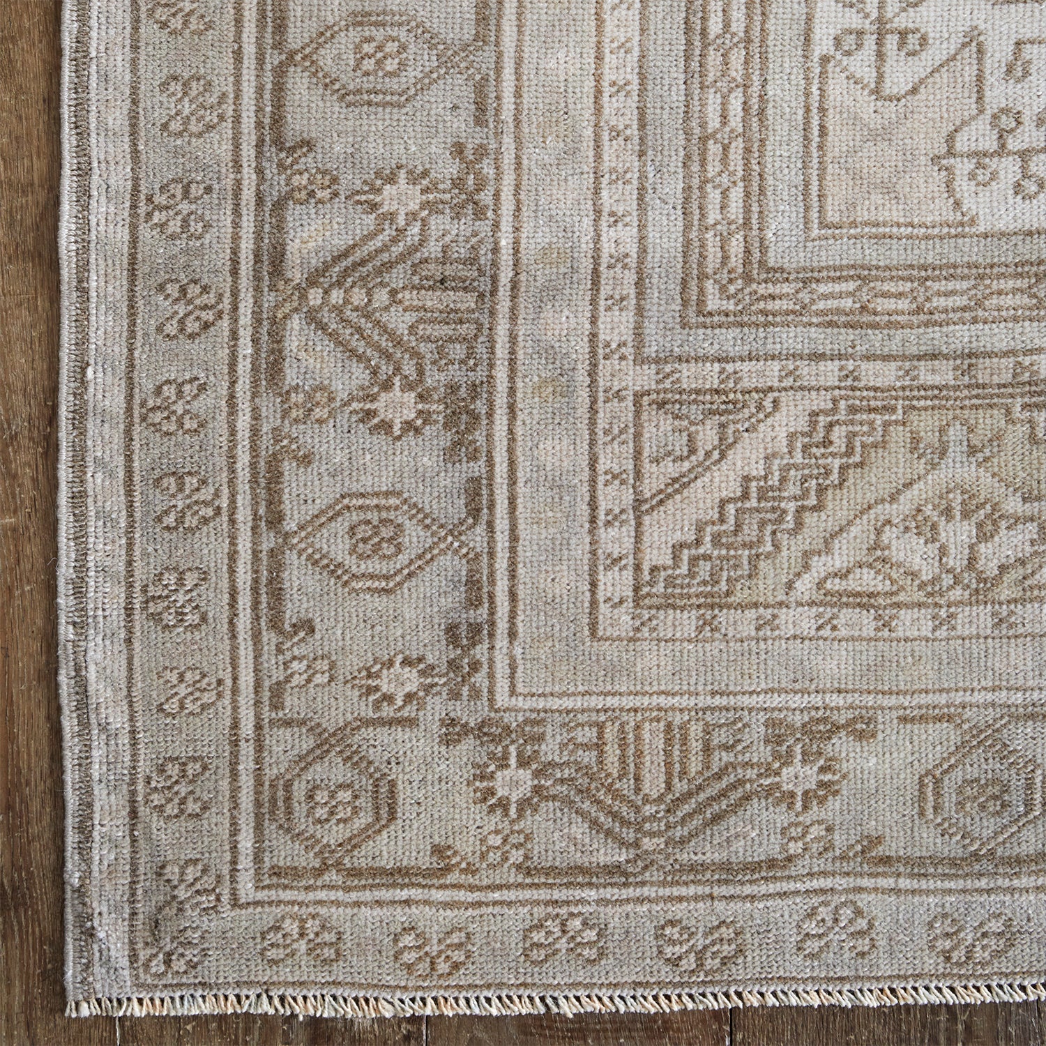 Vintage 1960's Anatolian rug - 5'10" X 9'9" - Image 2