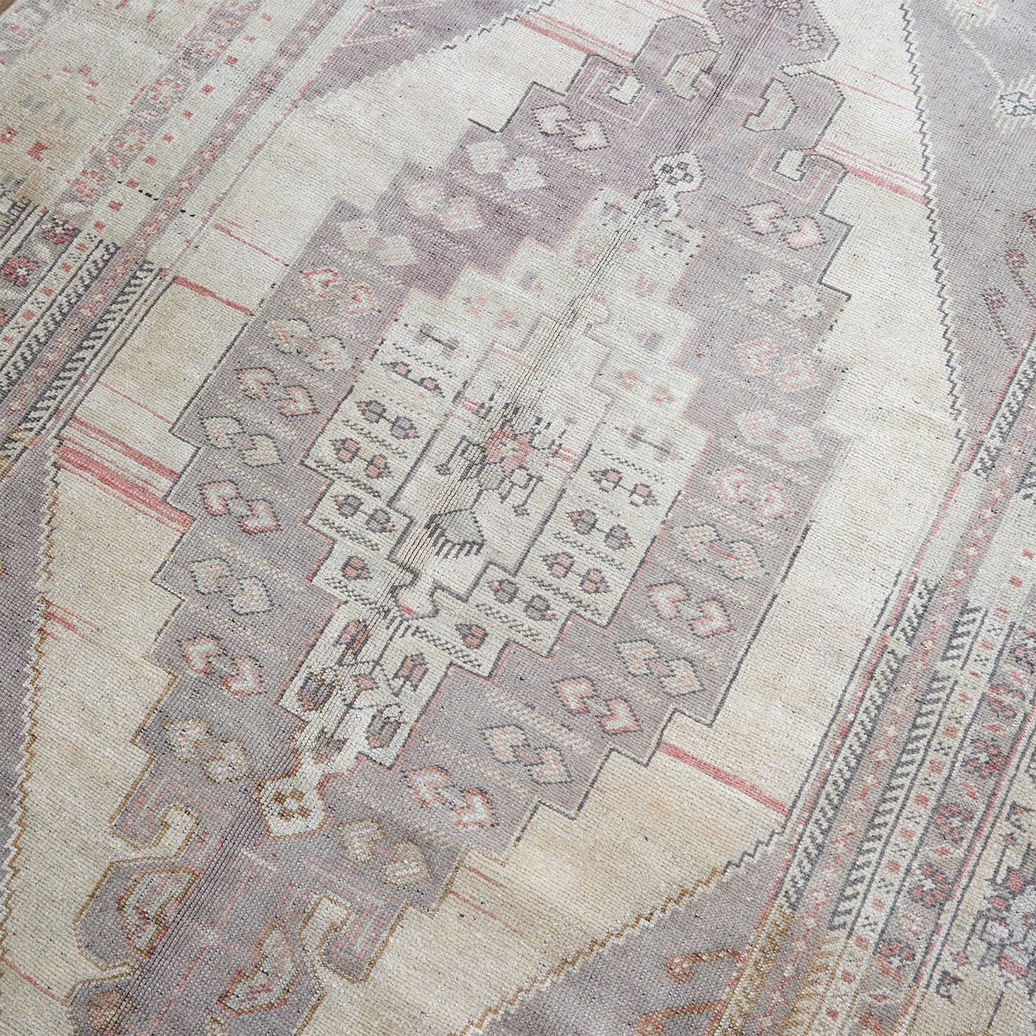 Vintage 1960's Anatolian rug - 5'2" X 9'7" - Image 3