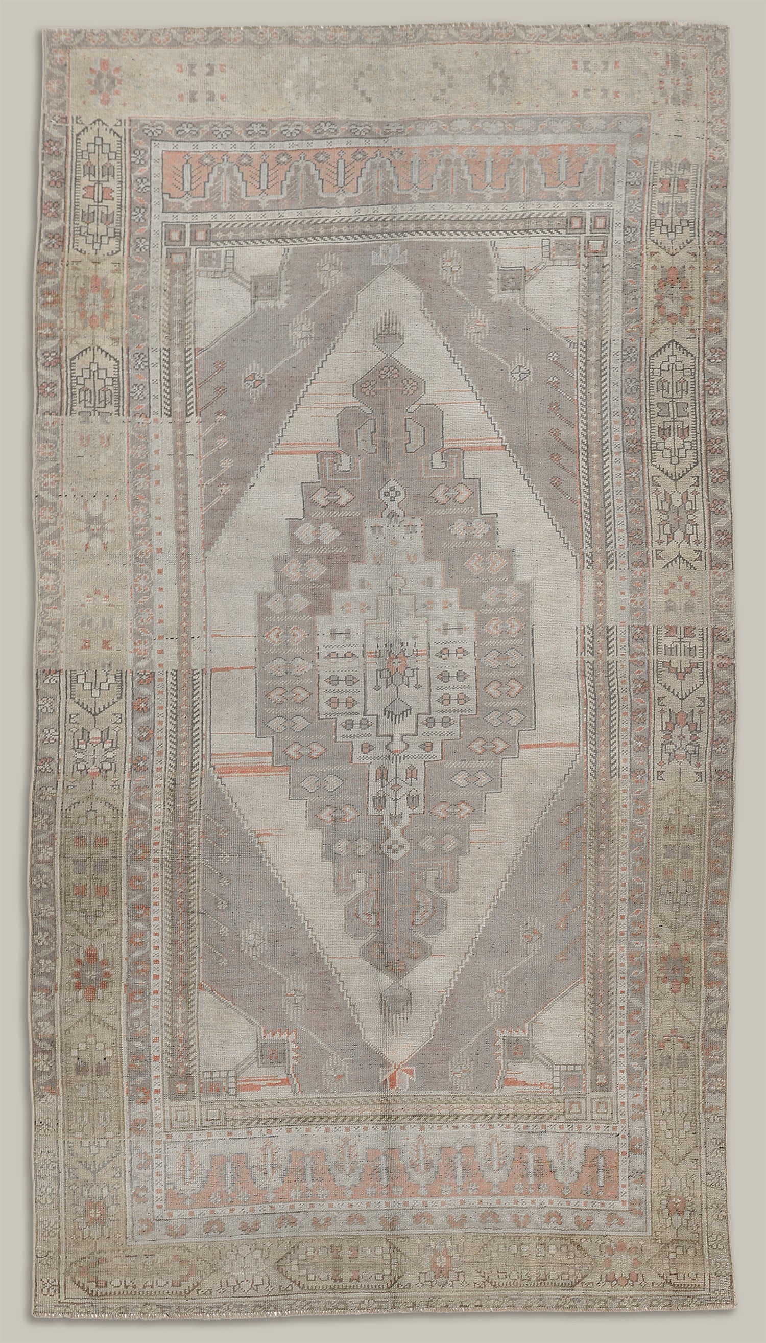 Vintage 1960's Anatolian rug - 5'2" X 9'7" - Image 5